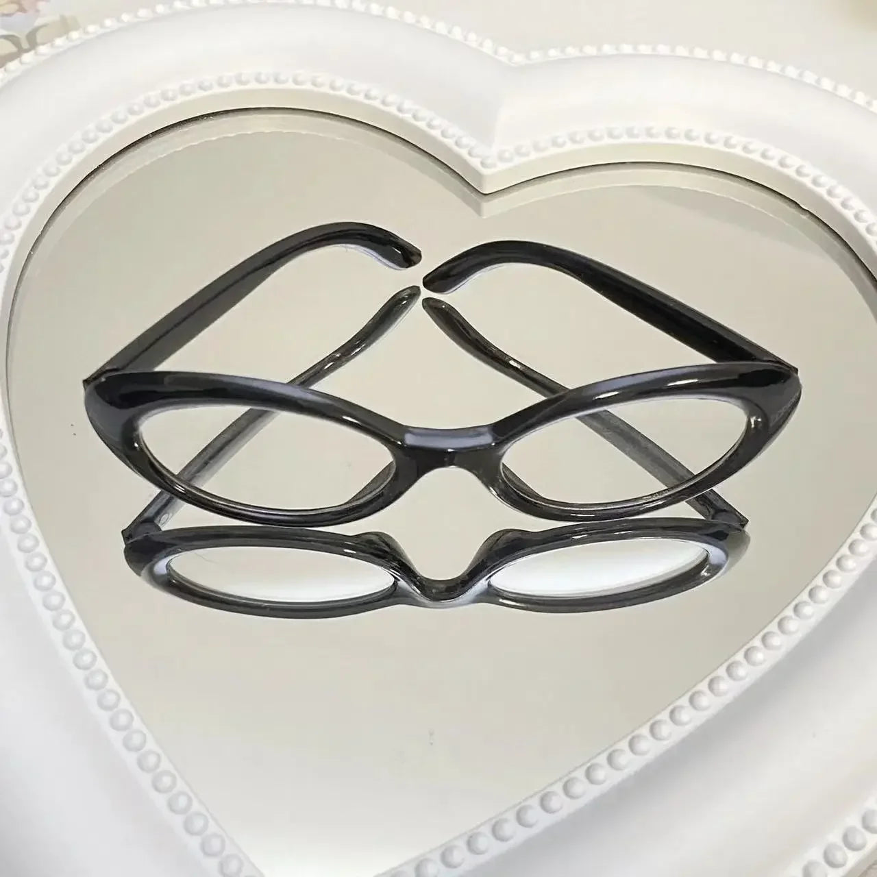 Mini Oval Sunglasses for Labubu Dolls – Transparent & Trendy